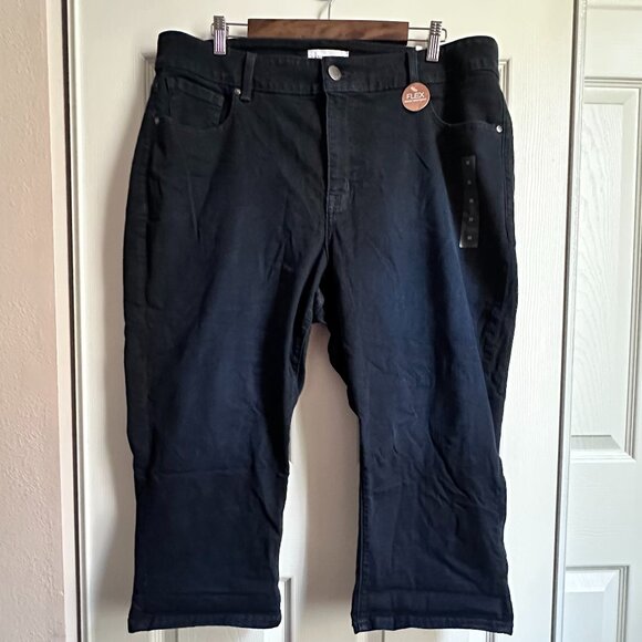 Lane Bryant Women's Plus 22 Dark Wash High Rise Super Stretch Pedal Capris NWT - Picture 1 of 10